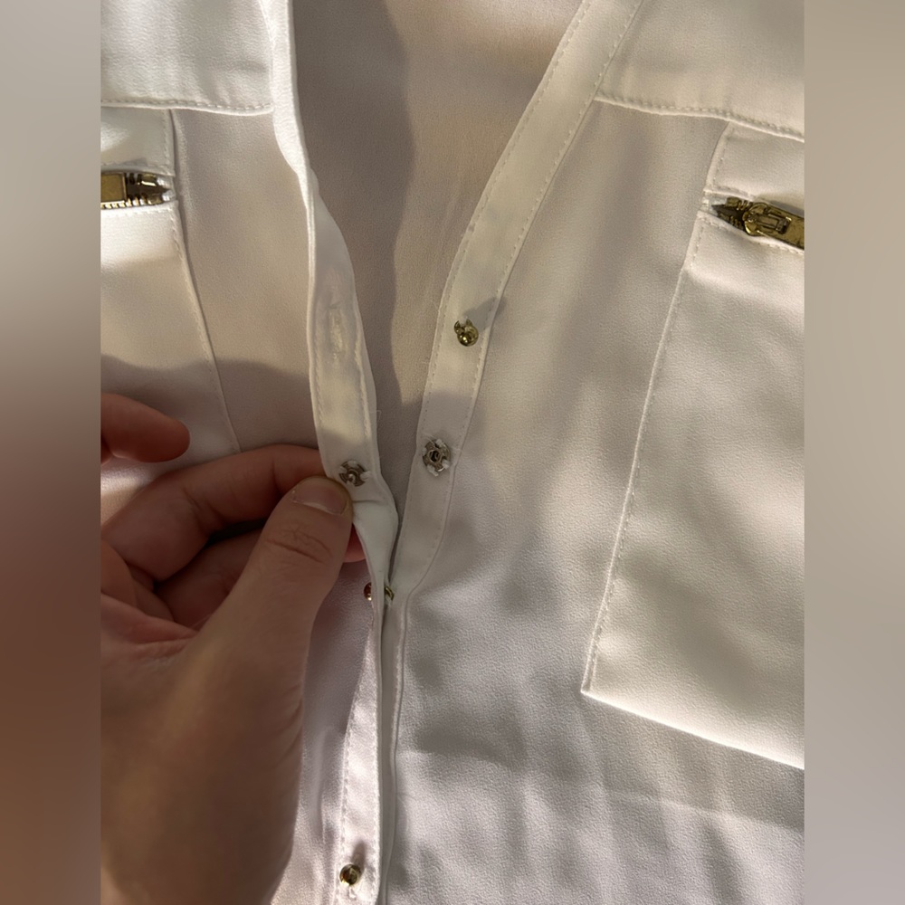 Express button up blouse - Picture 2 of 6